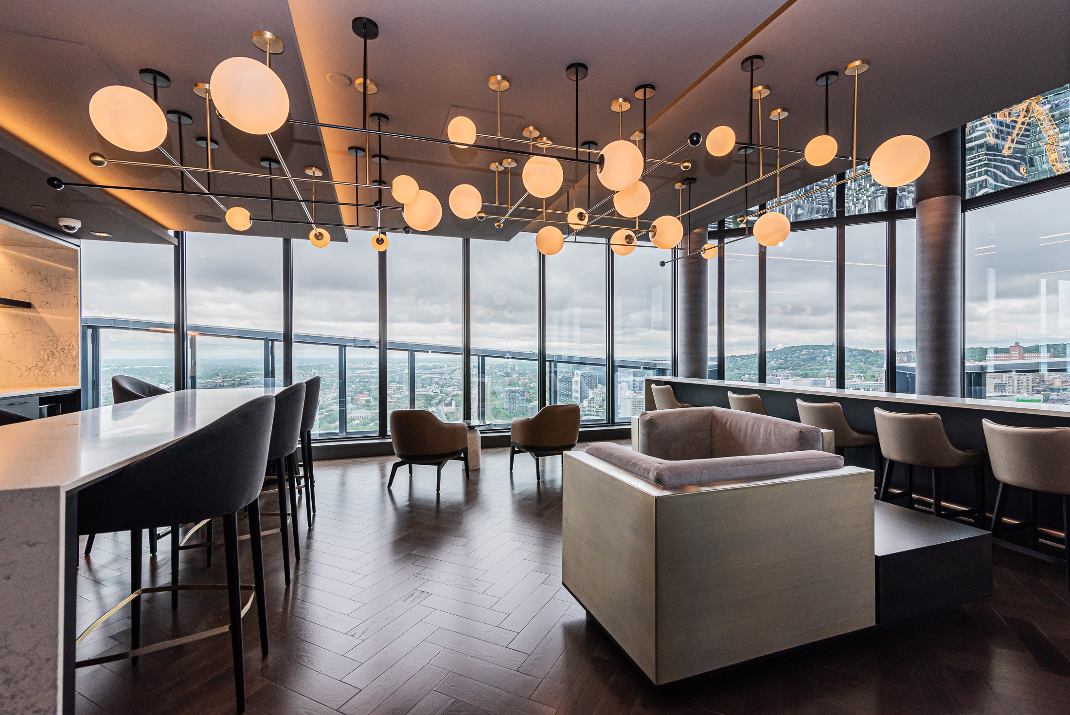 tour-des-canadiens_48A_top_sitting_area