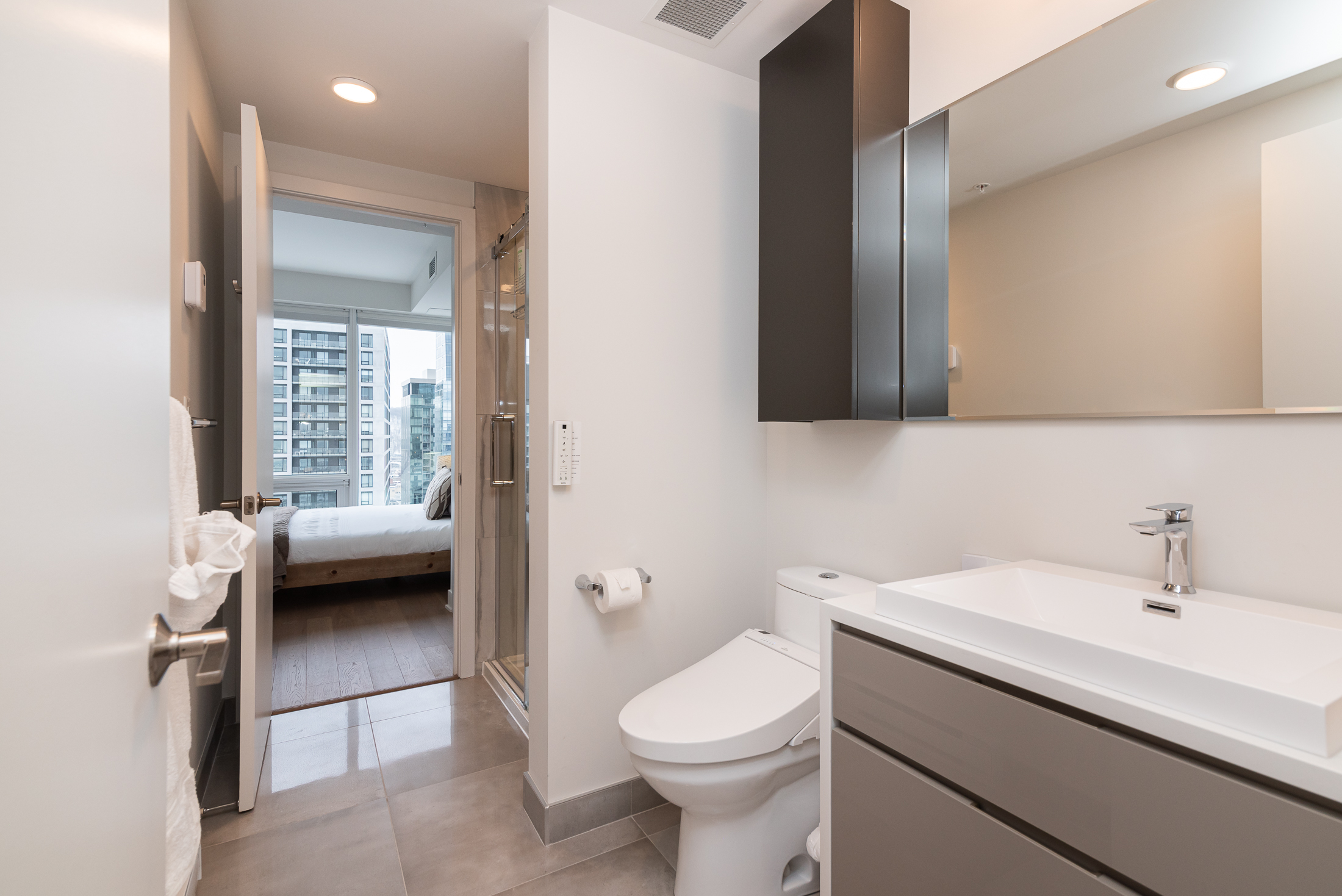 tour-des-canadiens_48A_washroom2