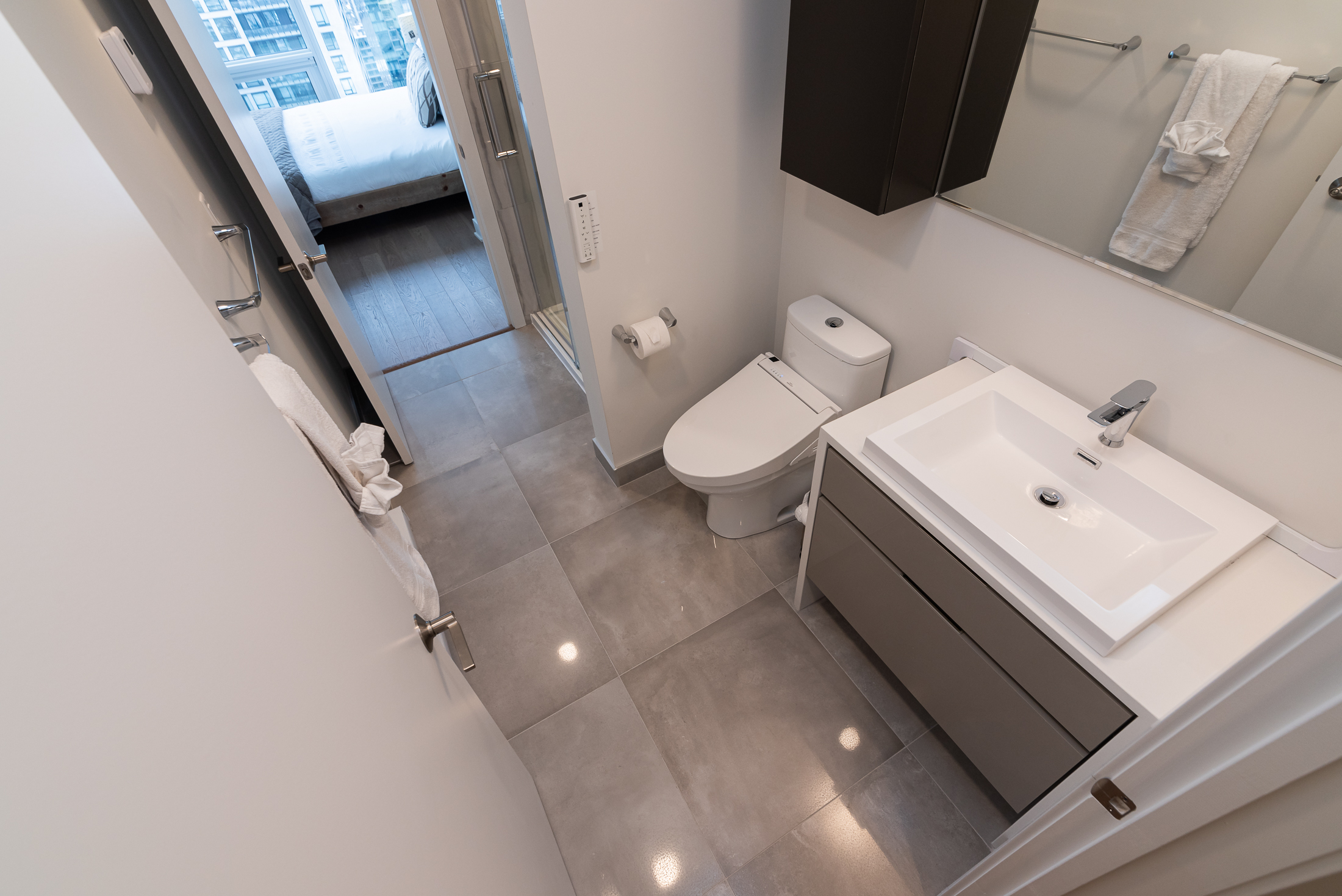 tour-des-canadiens_48A_washroom_3