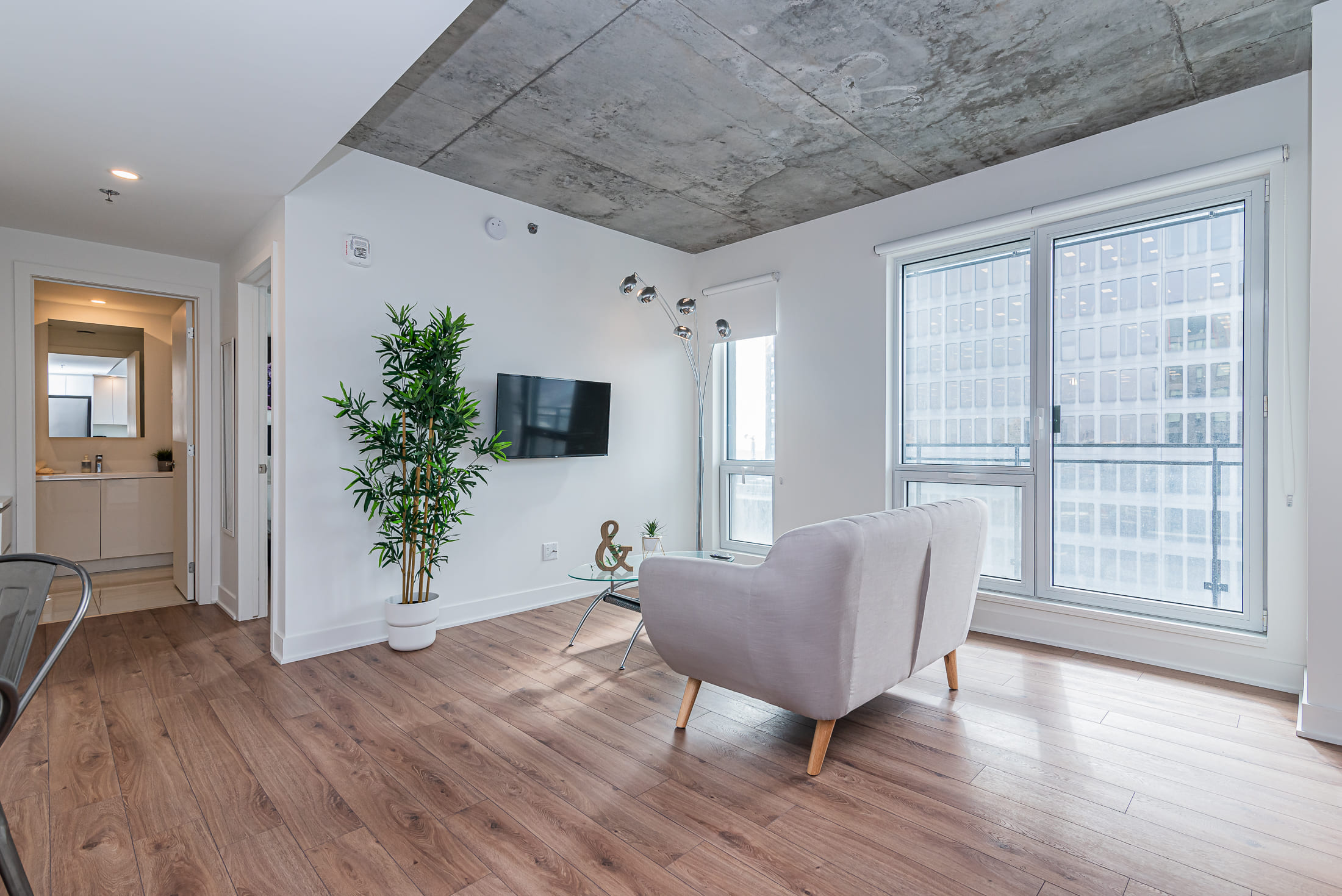 zenith-fr-8a_living_room3