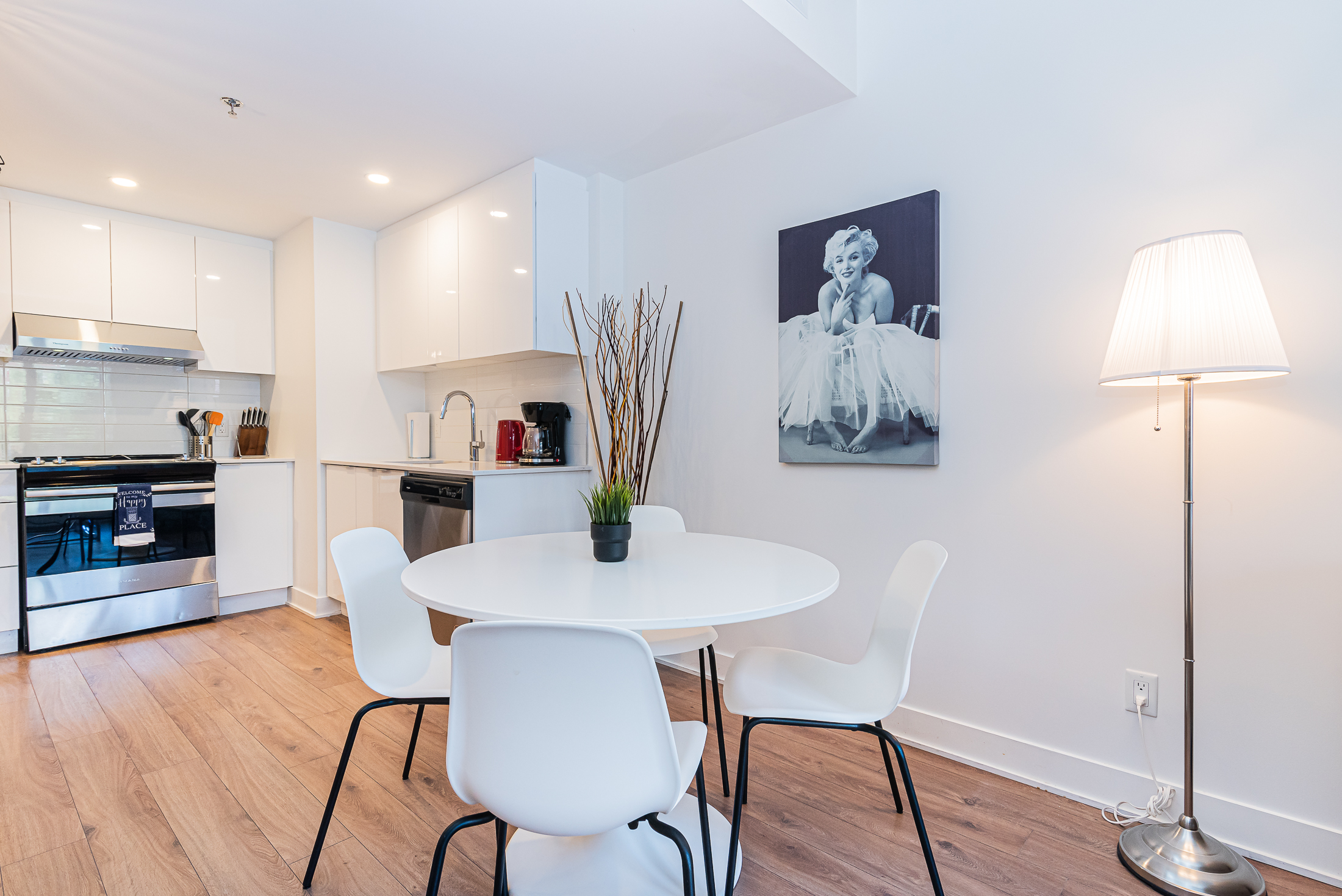 zenith__2B_kitchen_sitting