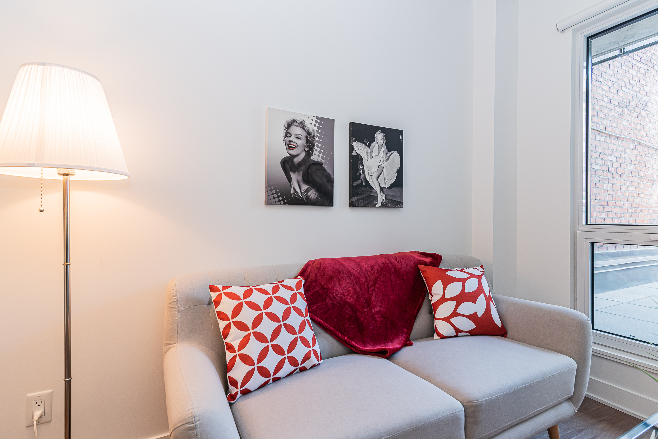 zenith__2B_living_room7