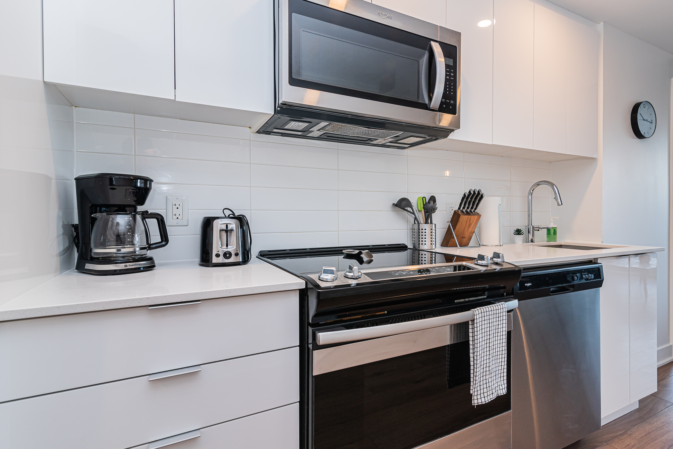 zenith__4A_kitchen_area