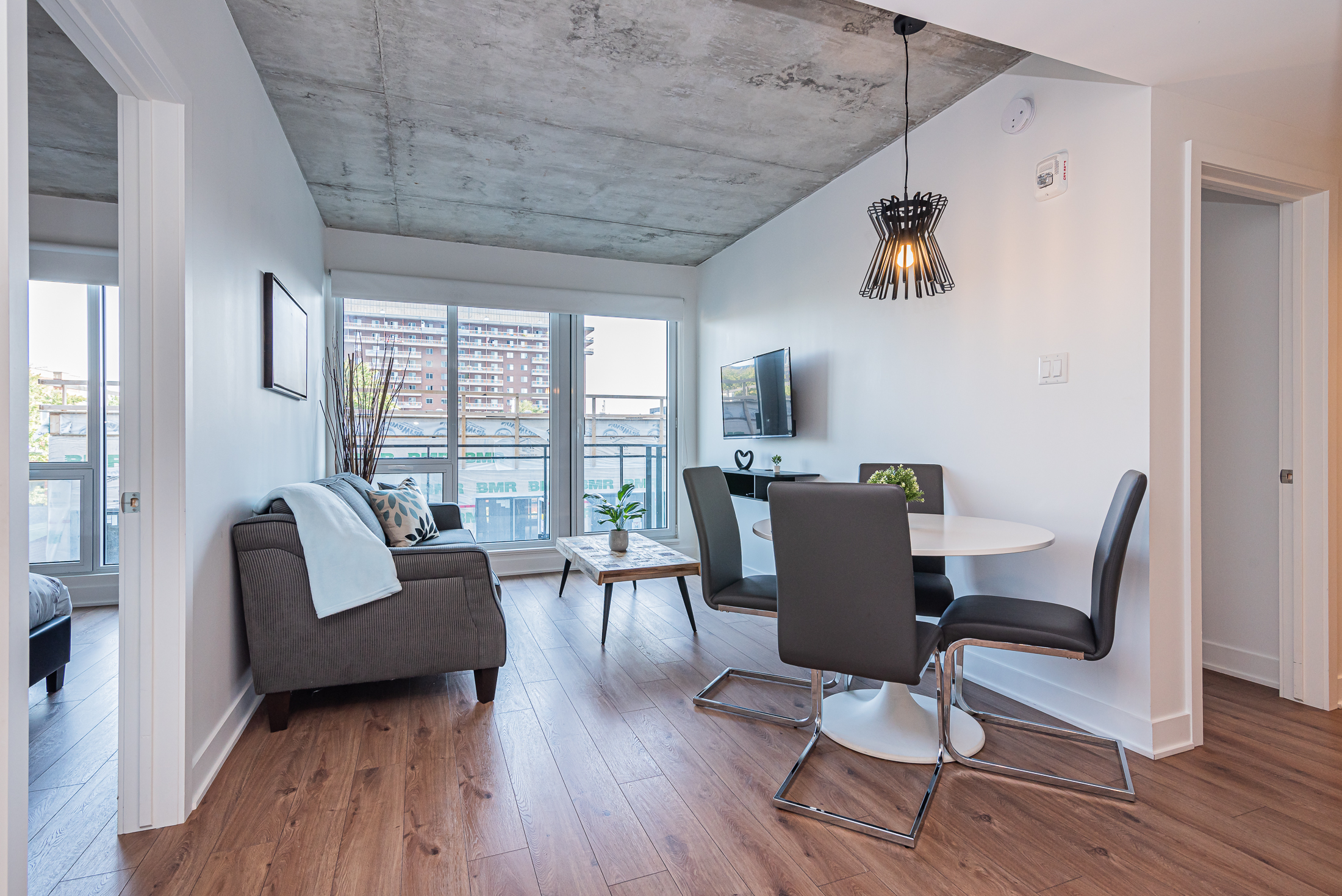 zenith__4A_living_room_sitting2