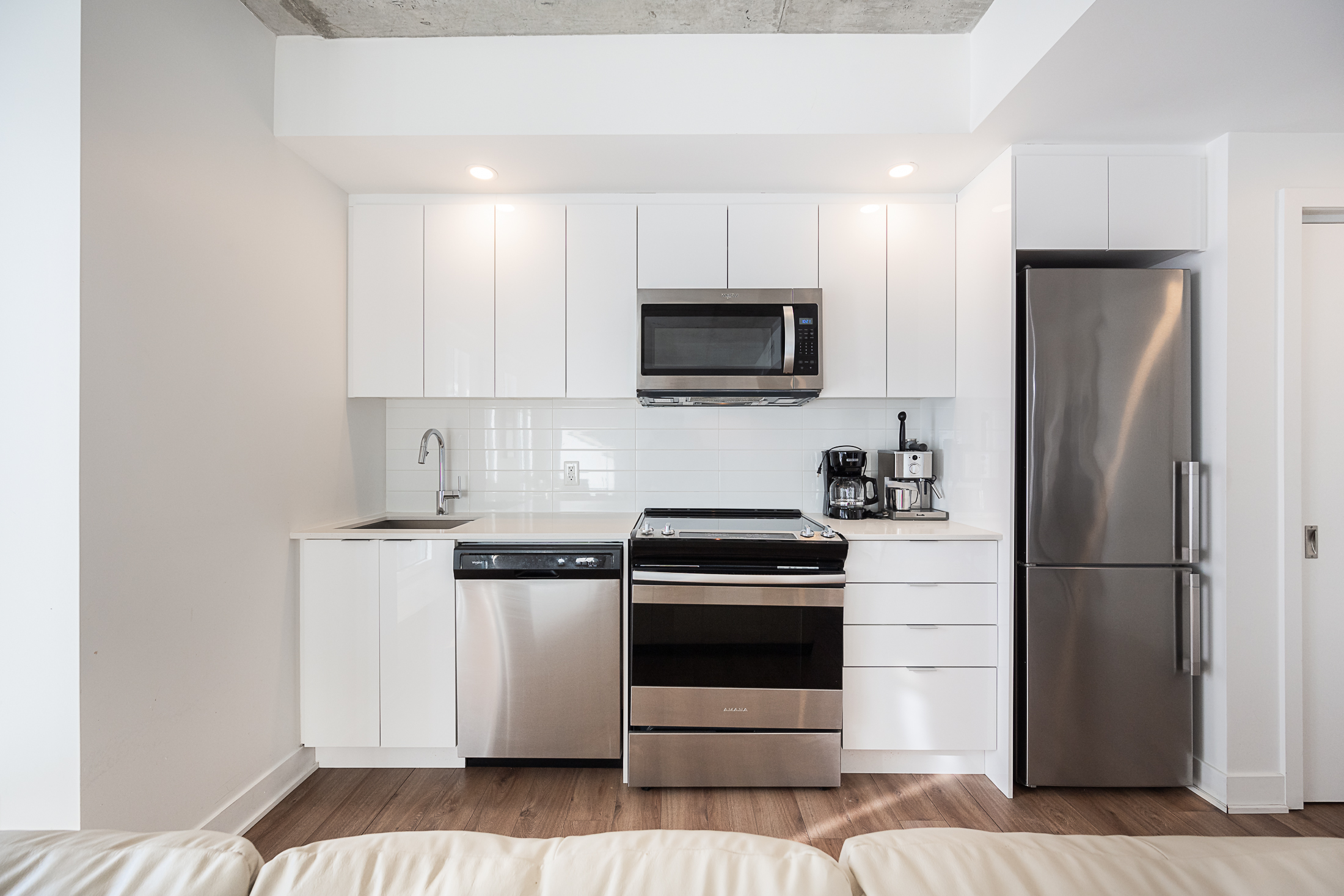 zenith__6A_kitchen_view3