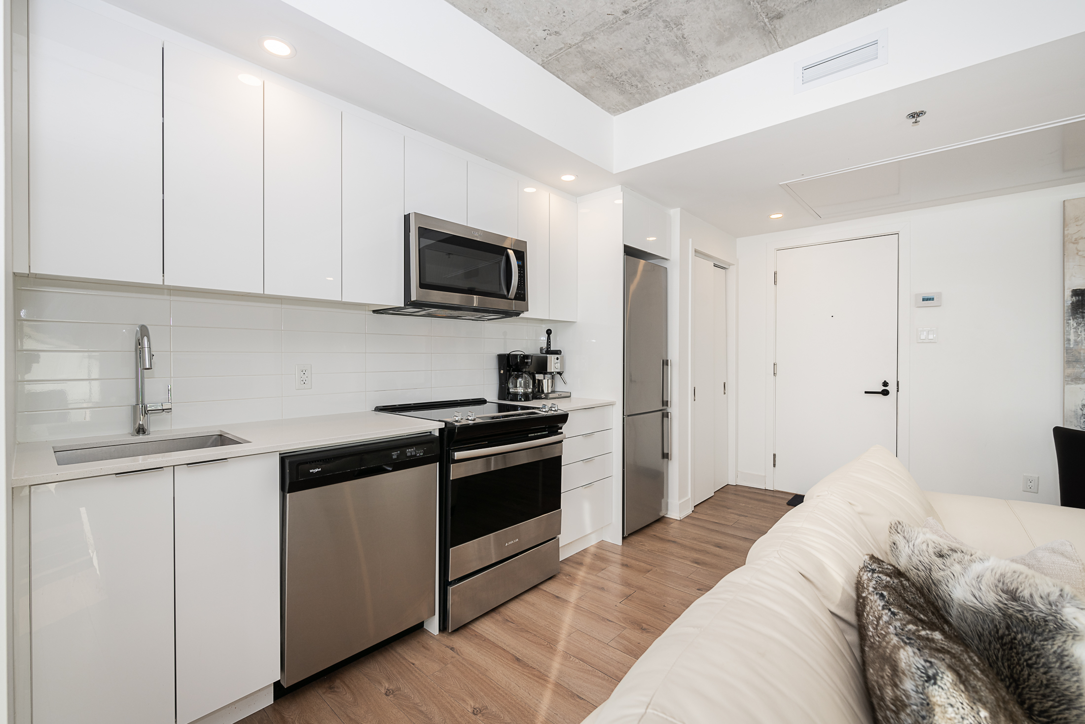 zenith__6A_kitchen_view_2