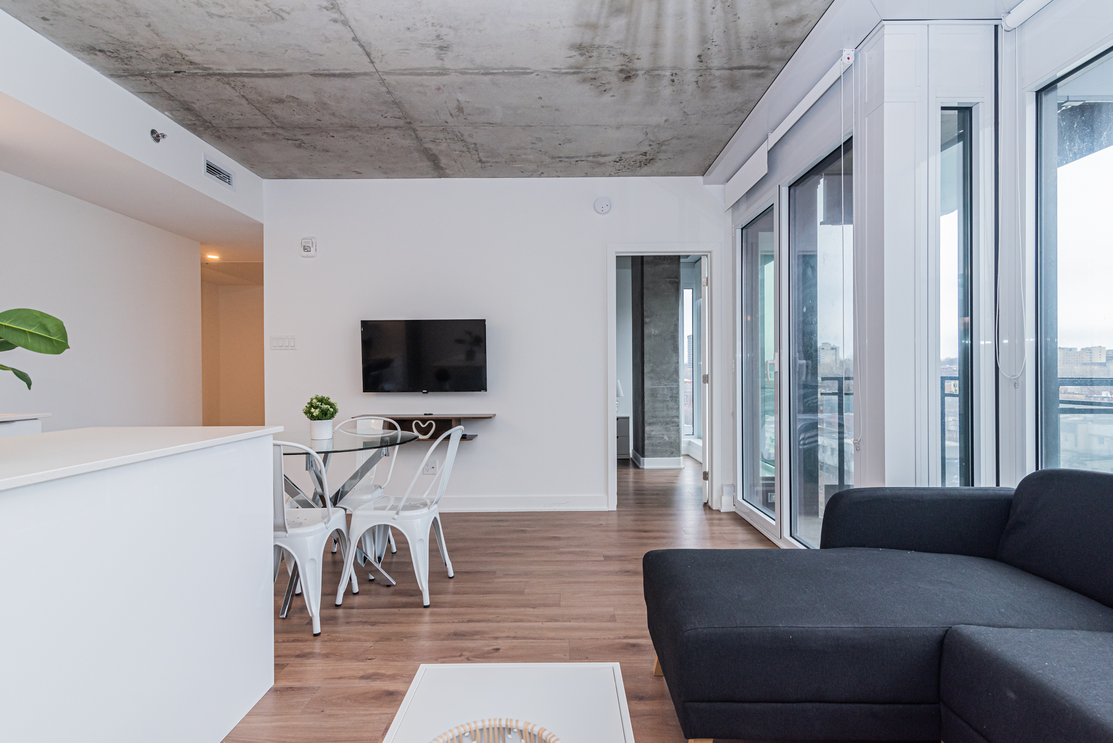 zenith__7A_living_room_view